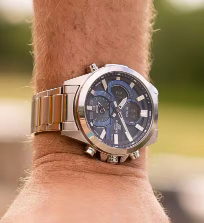 EDIFICE Modello con connessione allo smartphone ECB-30D-2AEF