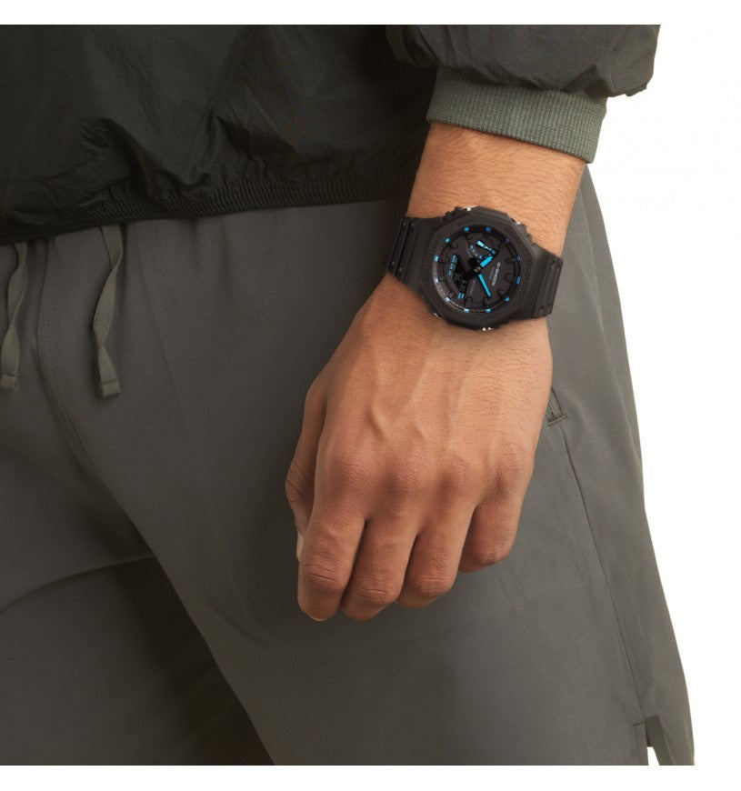 G-SHOCK CLASSIC Utility Black Serie GA-2100-1A2